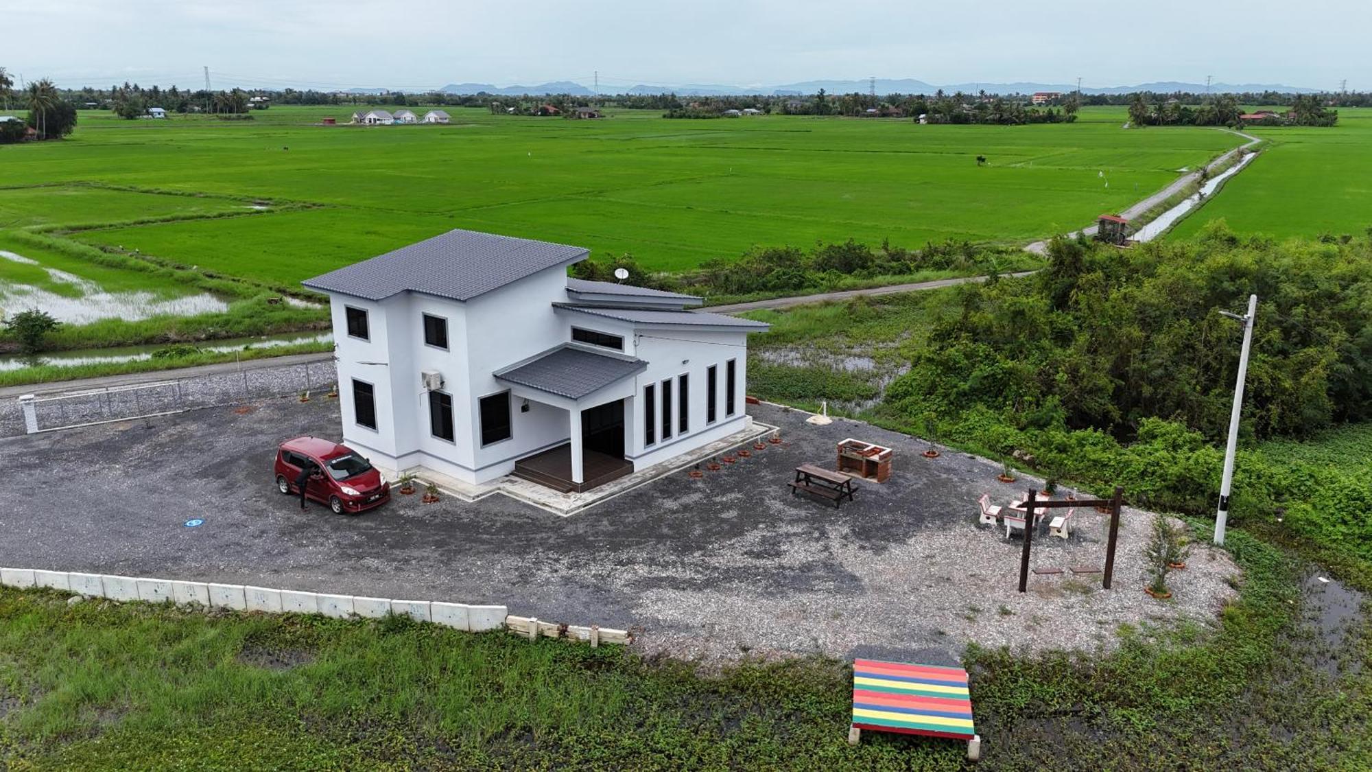 Вилла Rhumah Sungai Belati Simpang Empat  Экстерьер фото